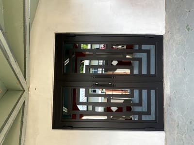 Deco doors, straight on. Entry Doors by Nair Smart Solutions